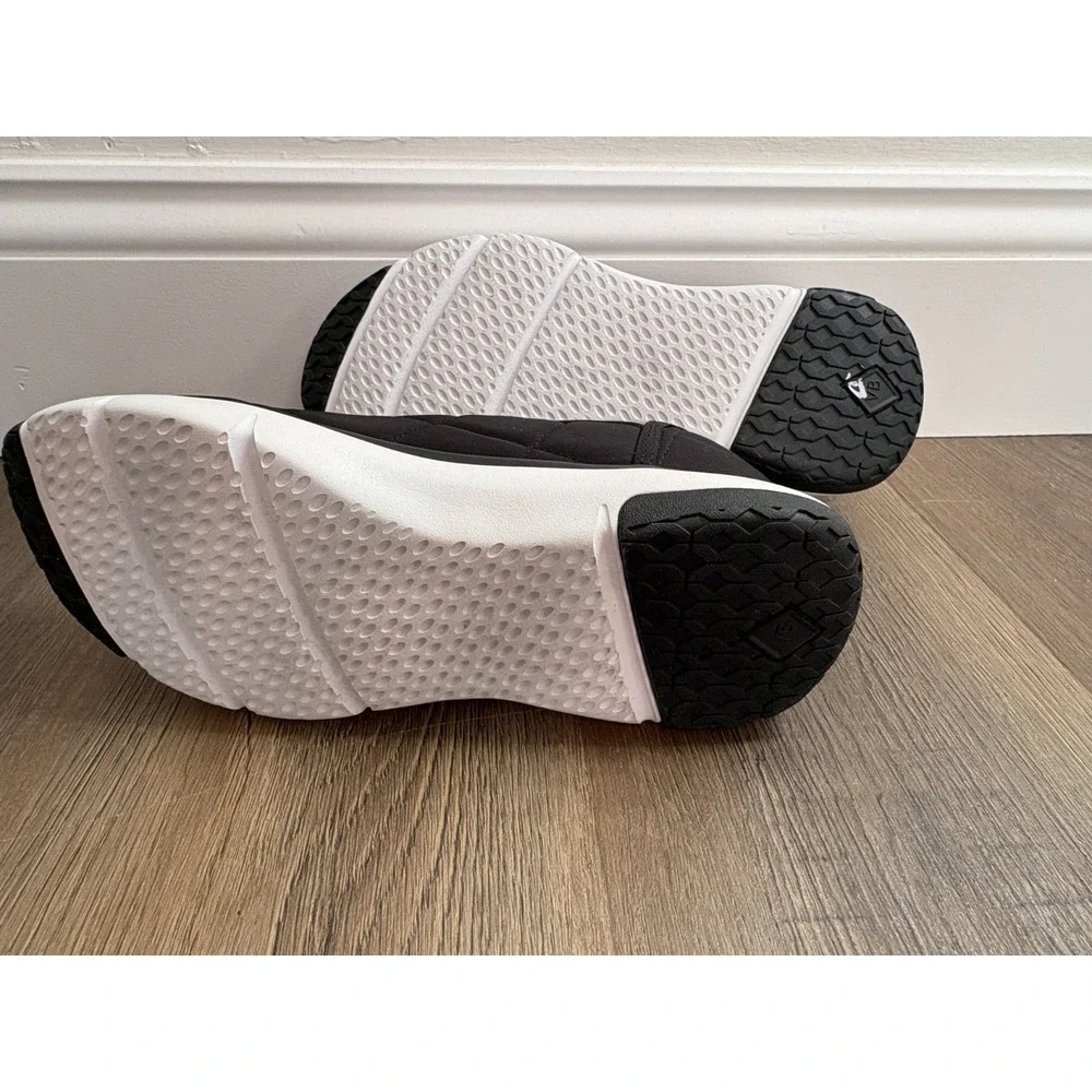 VERA BRADLEY Quilted‎ Black VB Cloud 2 Mile Slip-On Shoes Sneakers Women's 7